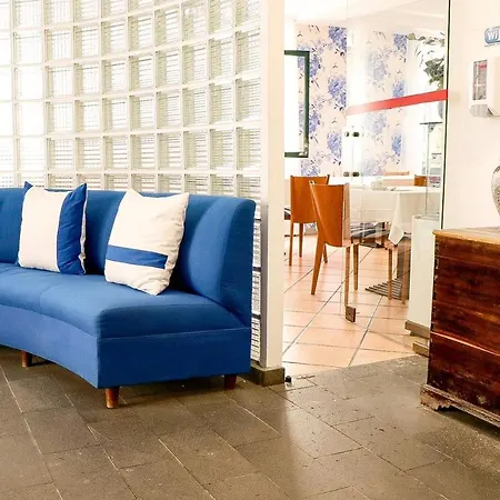 Hotell Amparo Machico (Madeira)