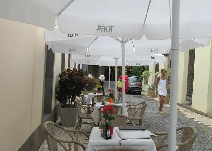 Hotell Amparo Machico (Madeira)