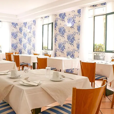 Hotel Amparo 2*
